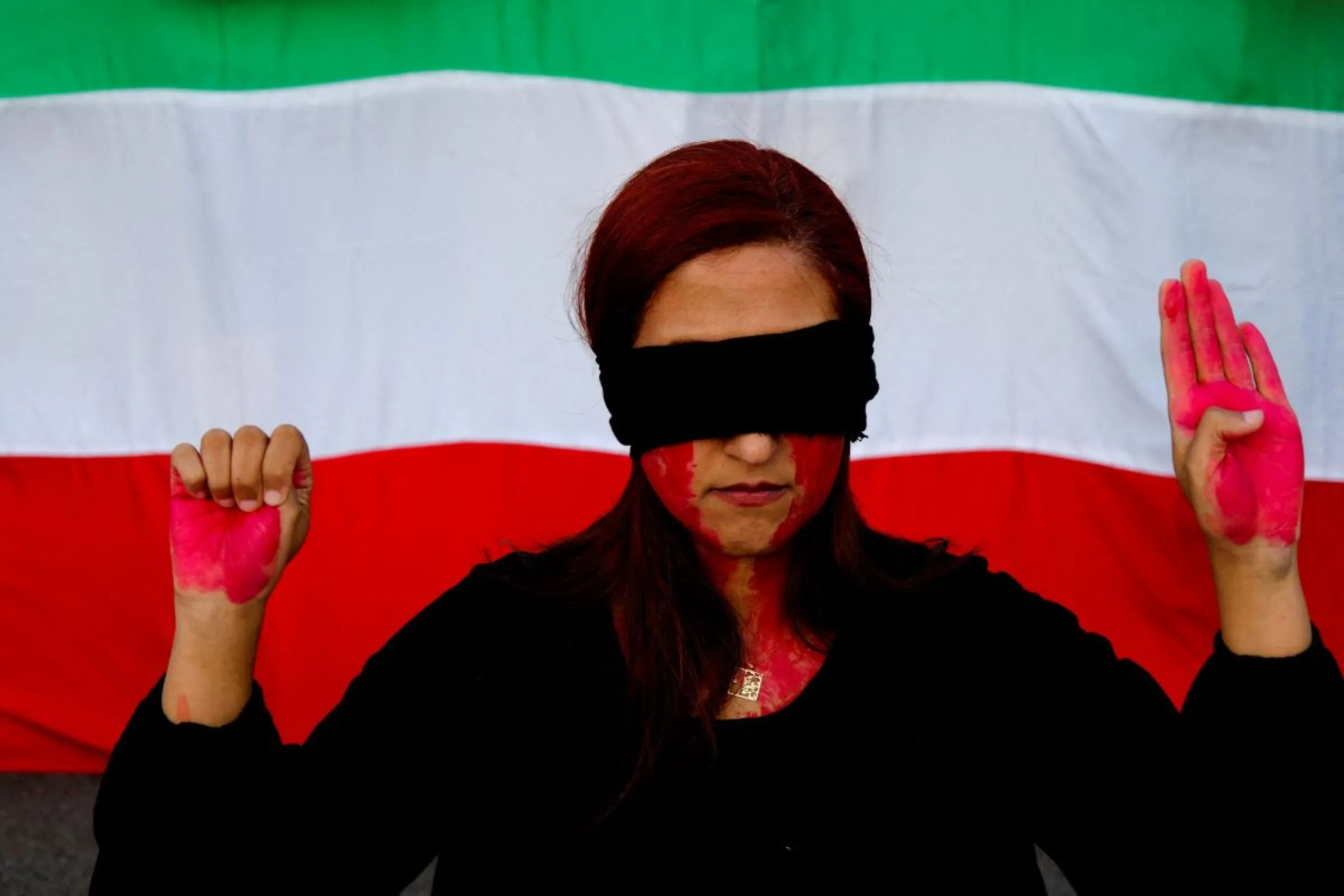 A woman attends a protest at Catalunya square in support of Iranian women and against the death of Mahsa Amini in Barcelona, Spain October 4, 2022. REUTERS/Nacho Doce