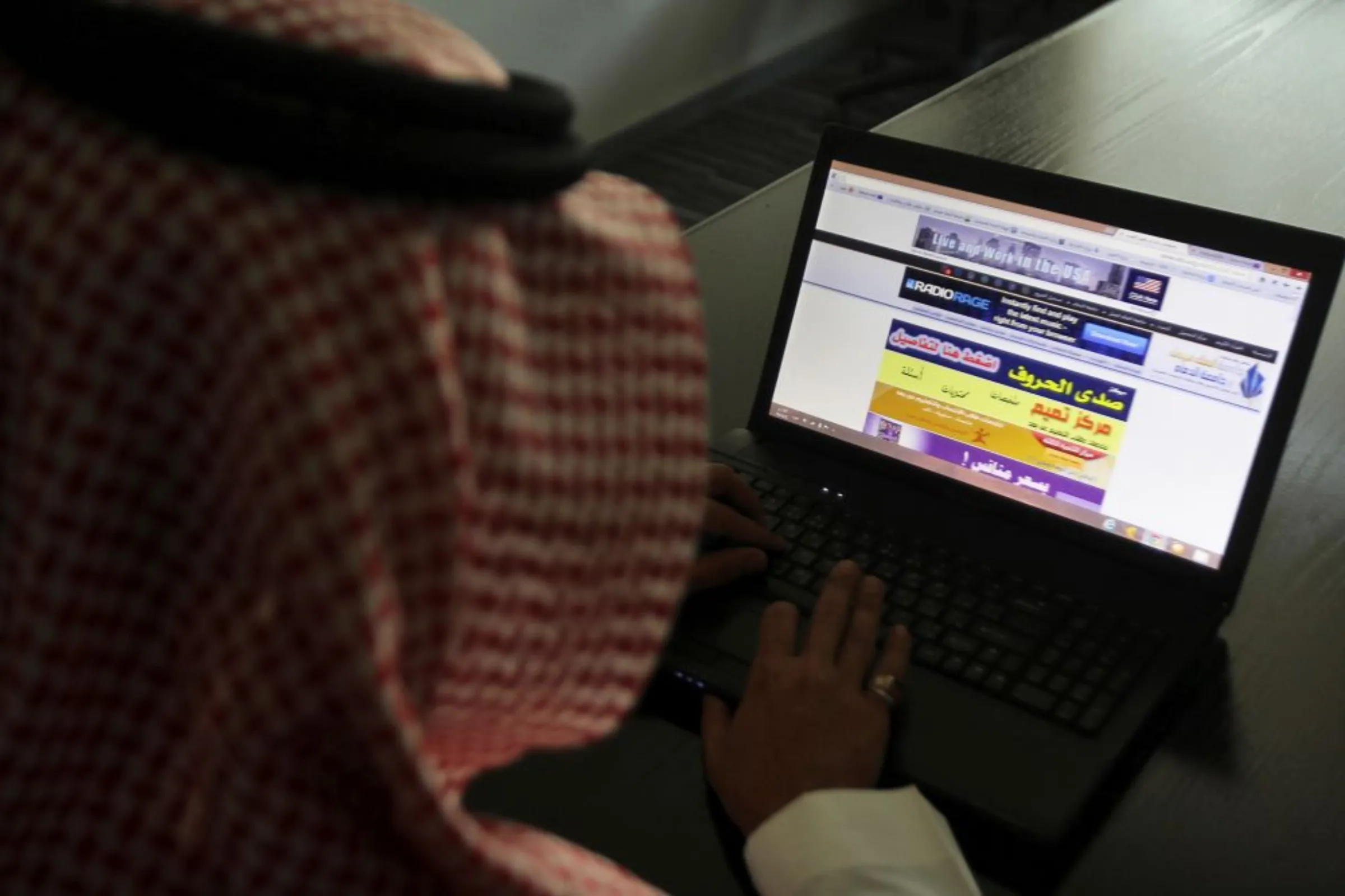 A Saudi man explores a website on his laptop in Riyadh February 11, 2014. REUTERS/Faisal Al Nasser