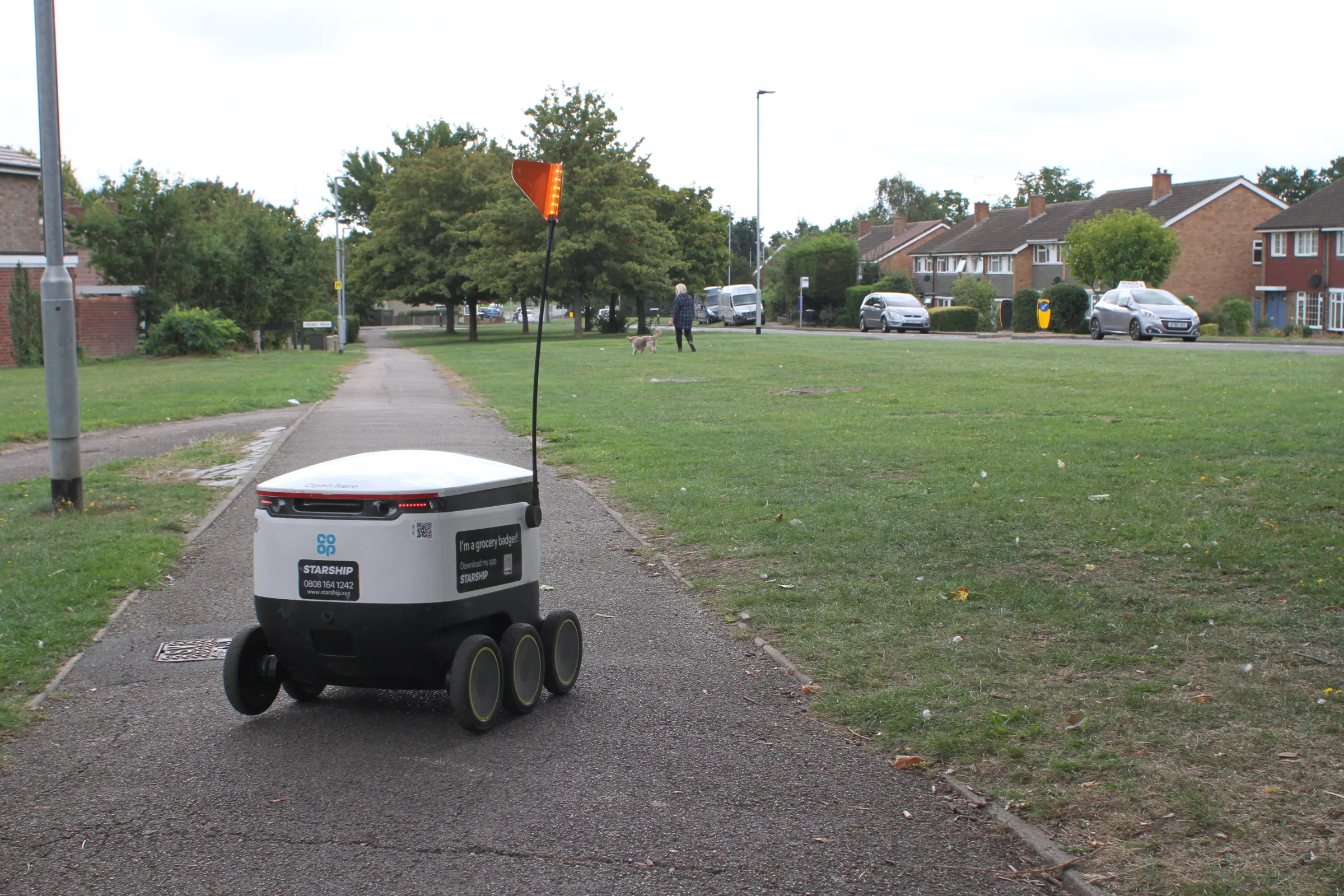 A Starship Technologies delivery robot is seen making a delivery in Bedford, Britain, on September 15, 2022. THOMSON REUTERS FOUNDATION/Lin Taylor