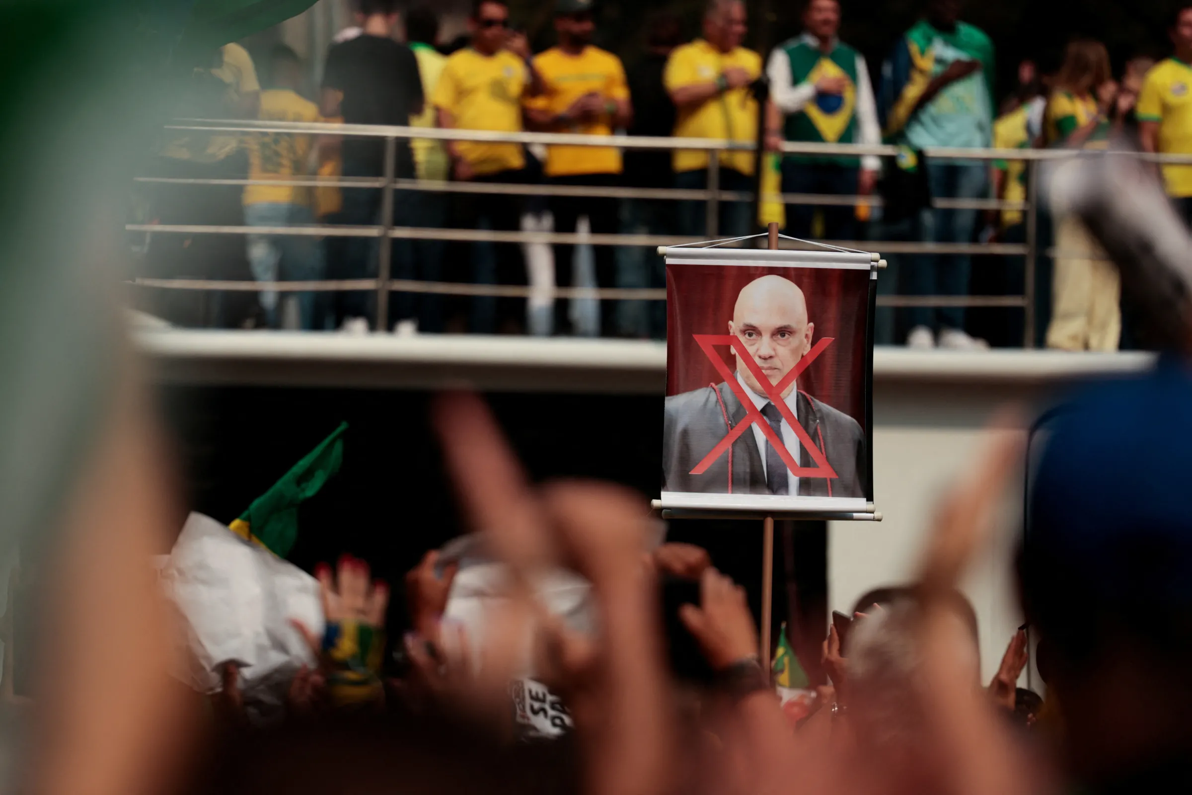 Supporters of former Brazilian President Jair Bolsonaro rally in protest against judge Alexandre de Moraes, who ordered the suspension of X social media platform, in Sao Paulo, Brazil September 7, 2024. REUTERS/Jorge Silva