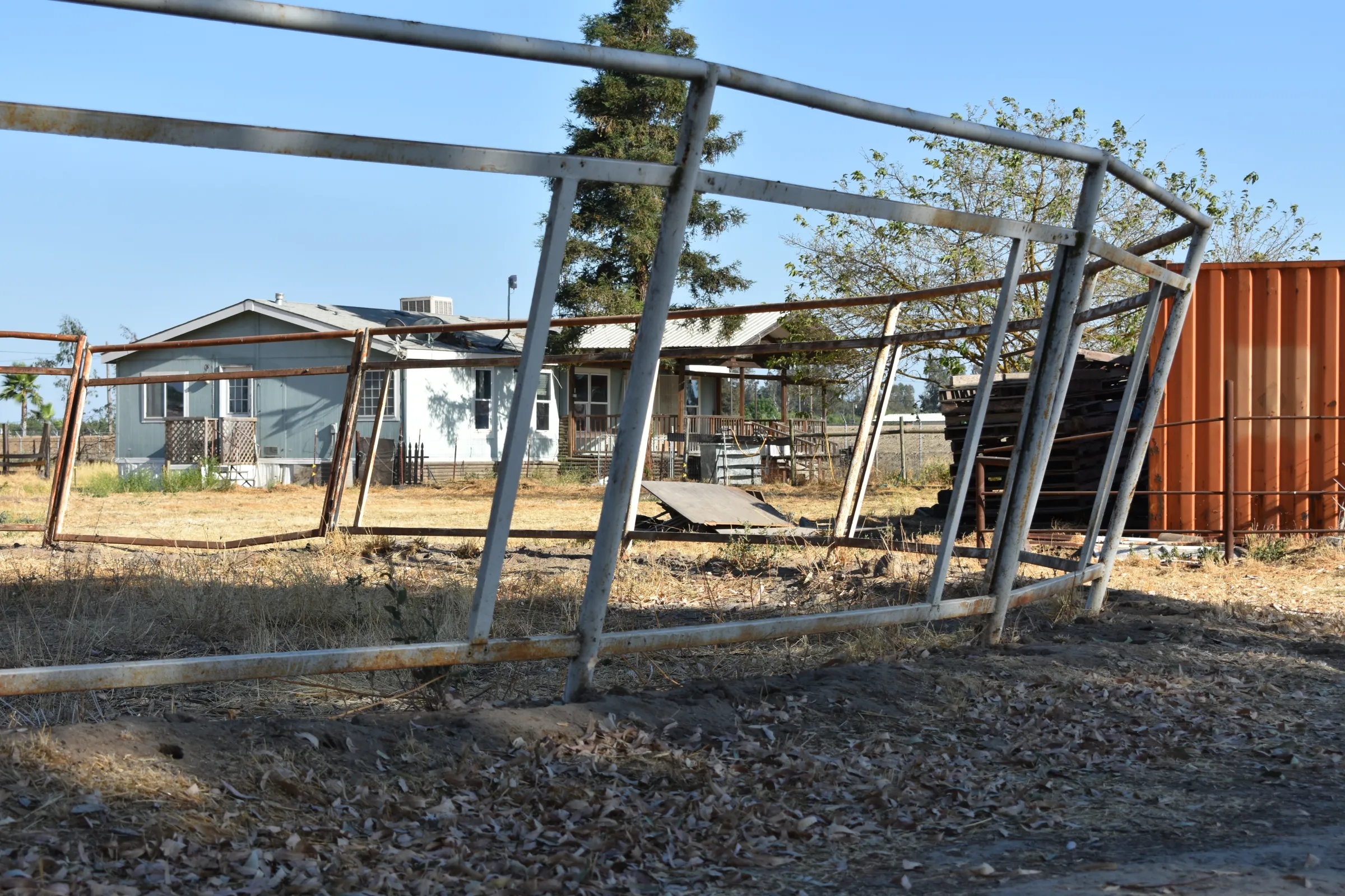 An empty manufactured home with air conditioning, the former onsite manager’s house, sits on Comunidad’s ranchland. Previously forbidden from using the ranch, residents are turning the home into a community center and meeting space, in Fresno, California, U.S., July 1, 2025. Thomson Reuters Foundation/Rachel Parsons