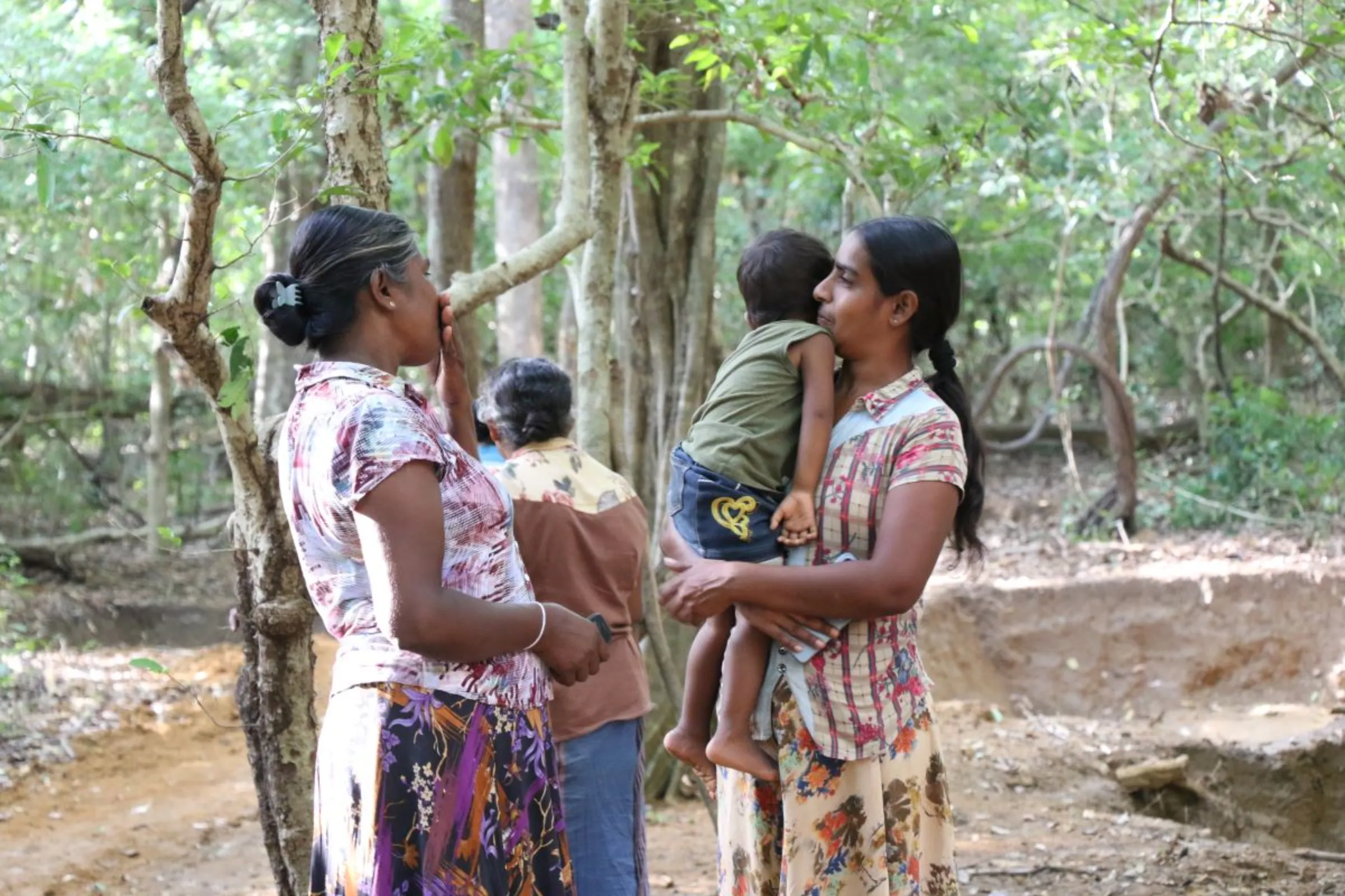 Renuka Karunarathna speaks to another woman farmer near Sapumal Thenna in Sri Lanka. August 2023. Thomson Reuters Foundation/Ranga Udugama