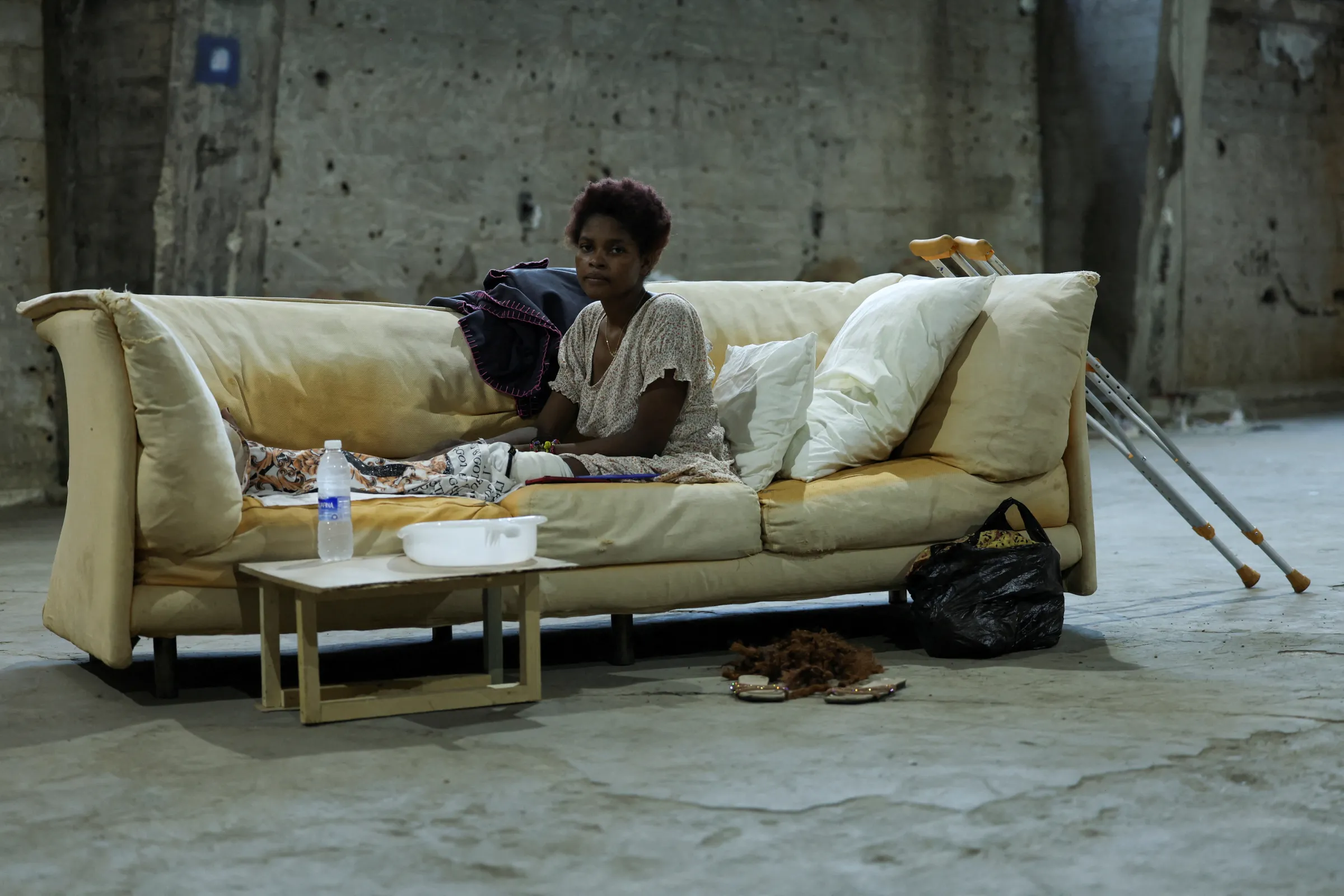 Displaced migrant worker, 24, from Sierra Leone, rests her broken leg on a couch at a shelter for displaced migrant workers, in Hazmieh, Lebanon October 4, 2024. REUTERS/Emilie Madi