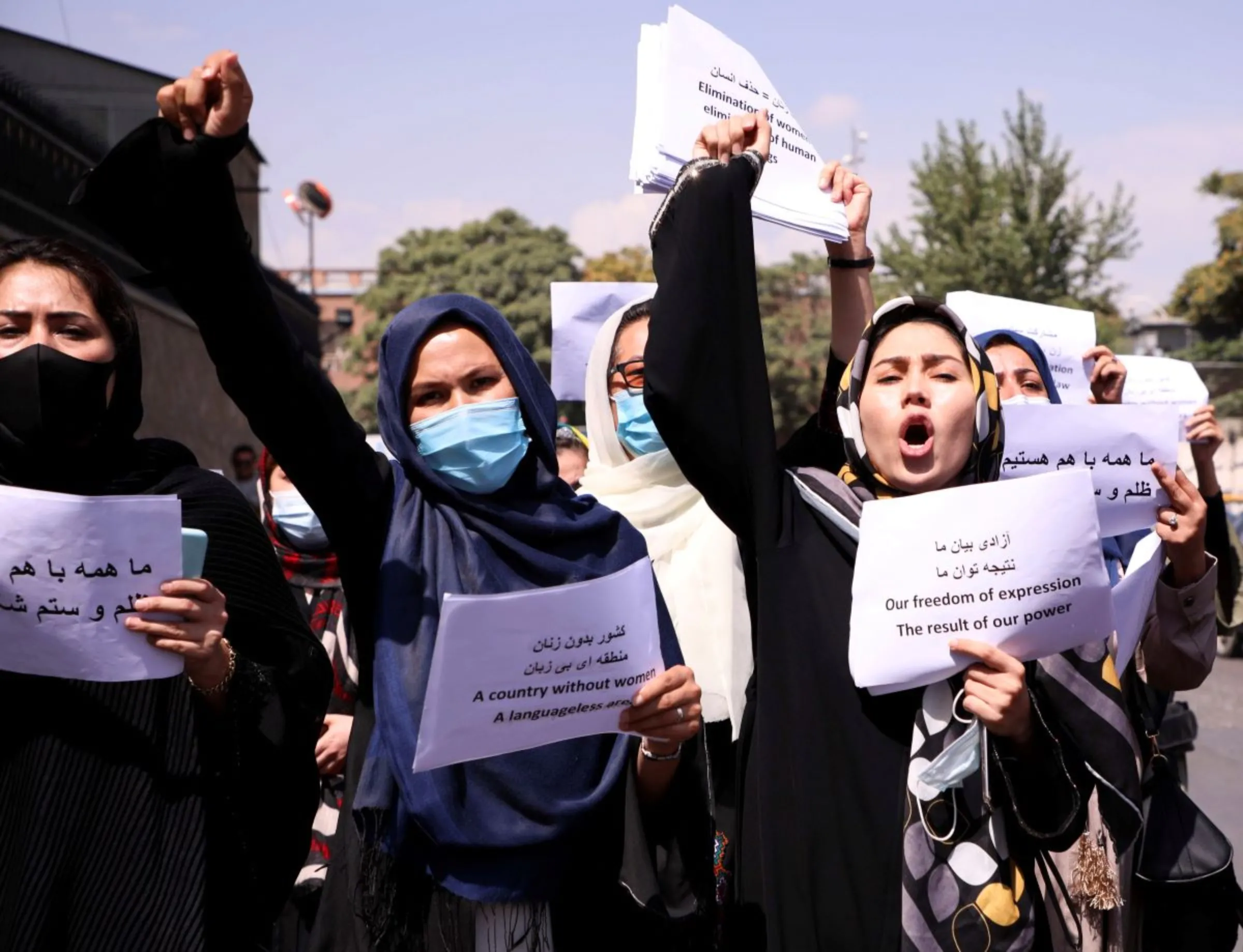 Afghan women's rights defenders and civil activists protest to call on the Taliban for the preservation of their achievements and education, in front of the presidential palace in Kabul, Afghanistan September 3, 2021. REUTERS/Stringer