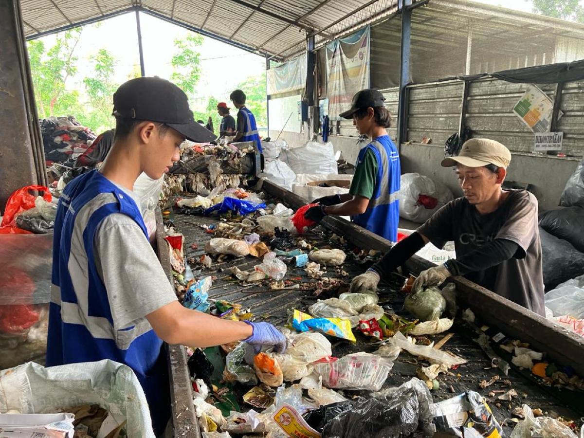Si ‘anak terbang’ Indonesia menemukan solusi buruk untuk sampah makanan di Jakarta