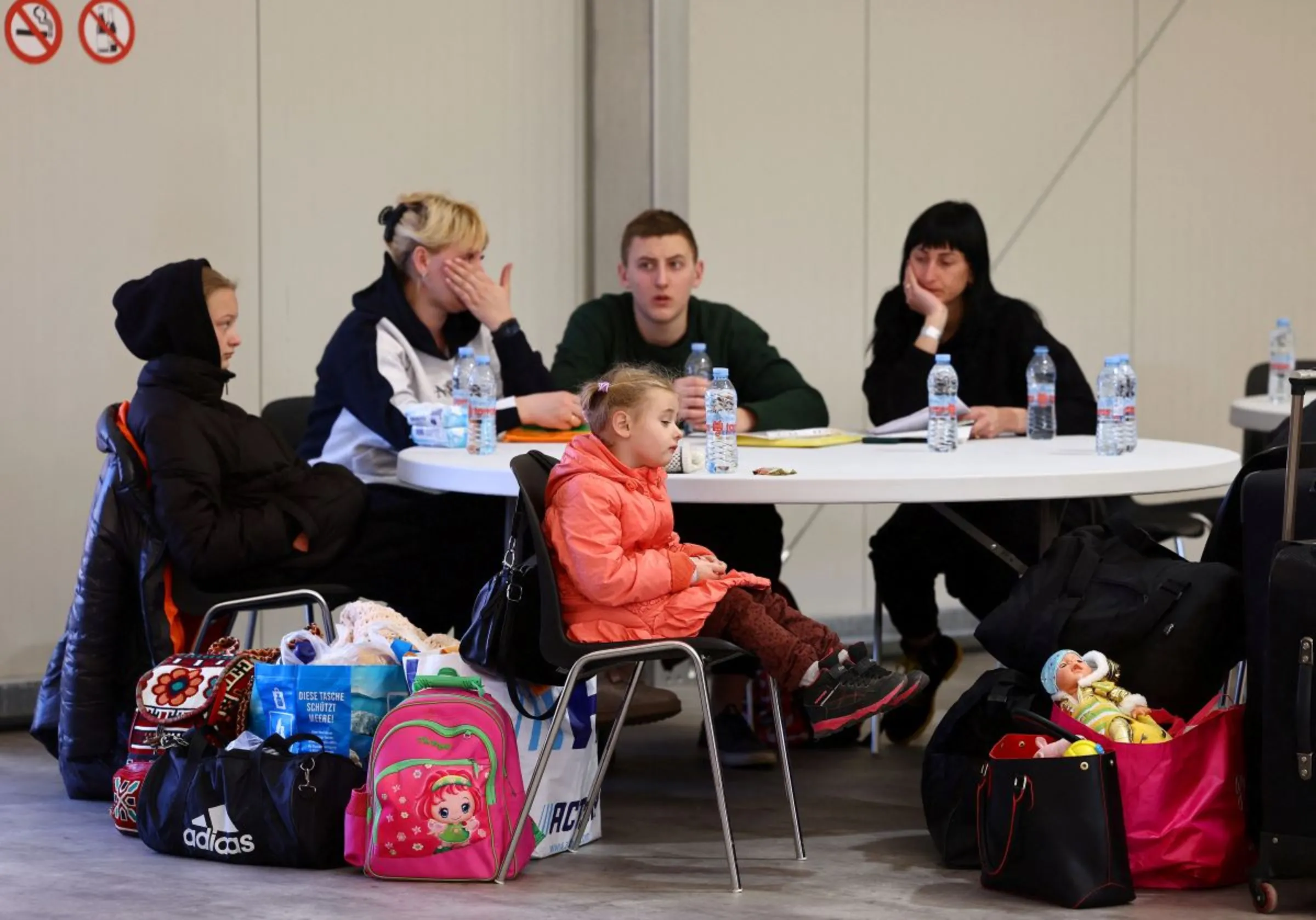 Families fleeing the Russian attack on Ukraine arrive at a temporary refugee shelter in Hanau, Germany, March 2, 2023. REUTERS/Kai Pfaffenbach