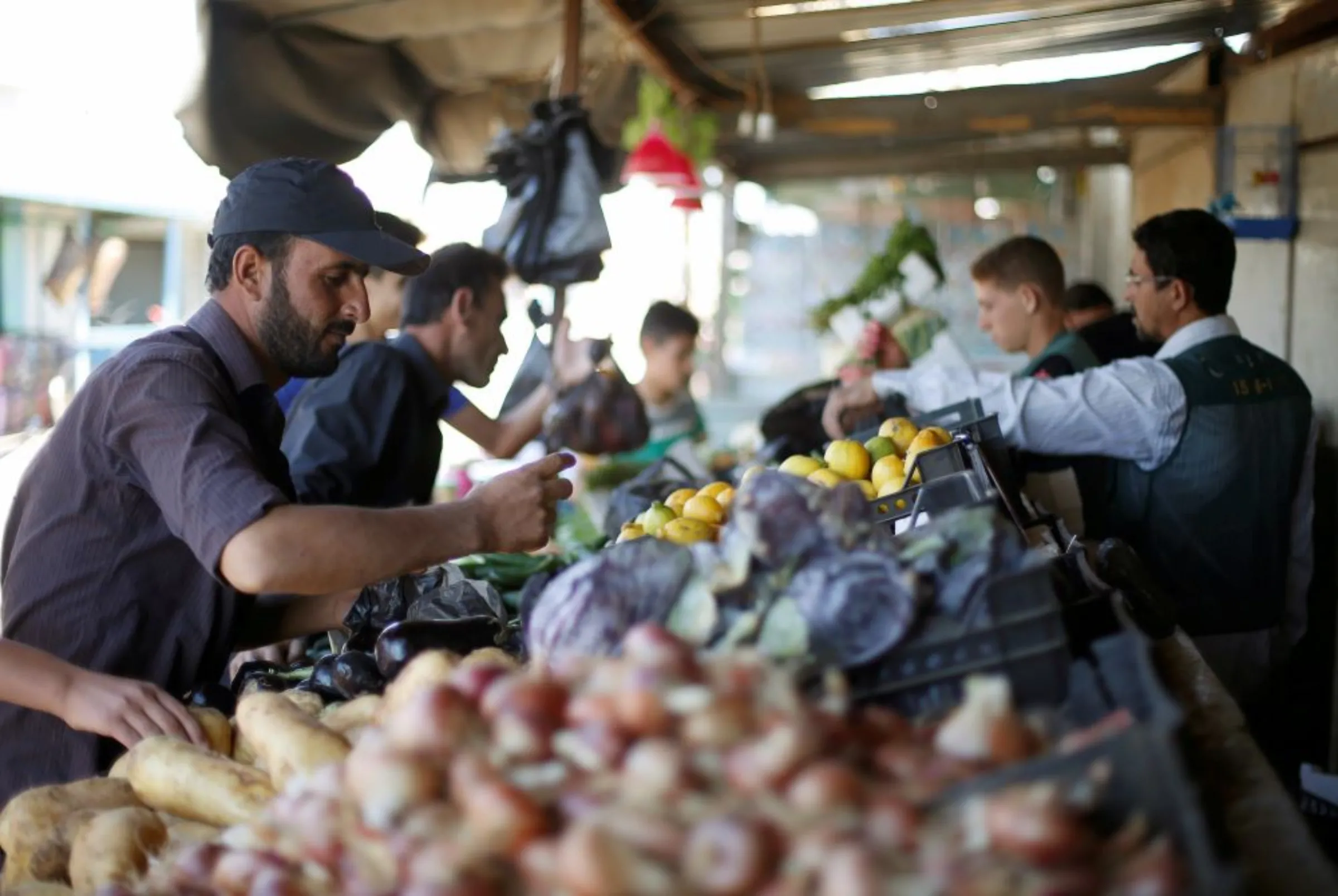 Syrian refugees buy vegetables at the main market, during the Muslim fasting month of Ramadan at the Al-Zaatari refugee camp in Mafraq, Jordan, near the border with Syria June 1, 2017