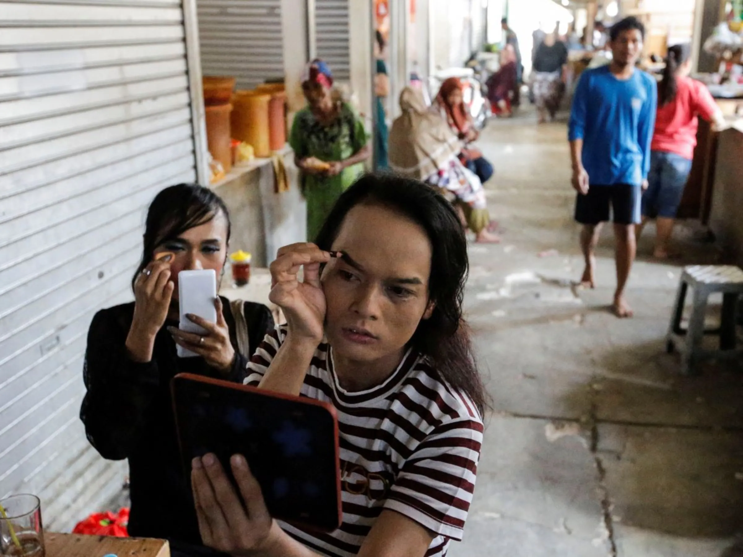 Indonesian trans women seek stable work amid unpredictable weather | Context