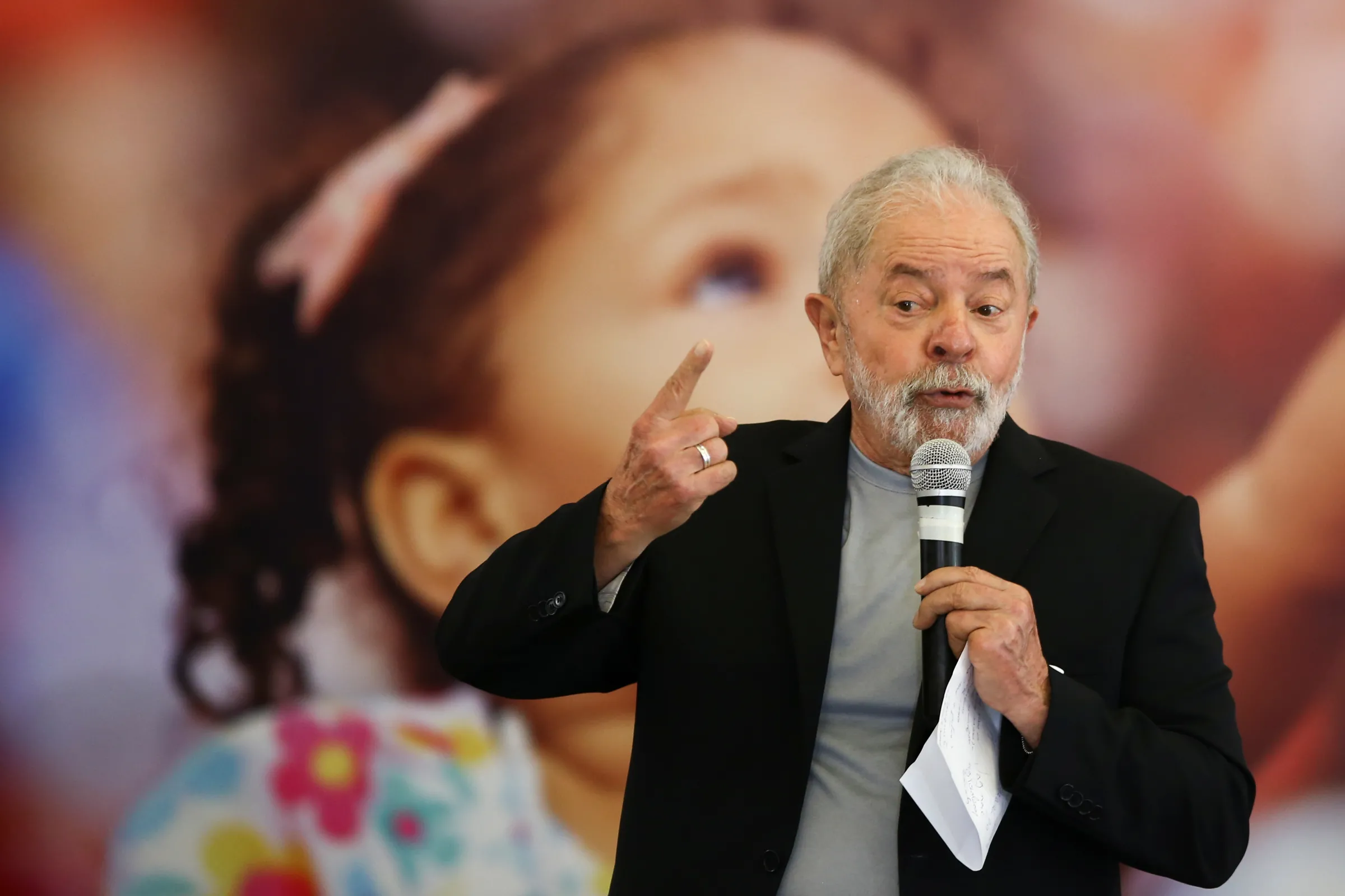 Brazil’s former President Luiz Inacio Lula da Silva speaks at Sindicato dos Metalurgicos do ABC (ABC Steelworkers' Union), in Sao Bernardo do Campo, Brazil January 29, 2022. REUTERS/Carla Carnie