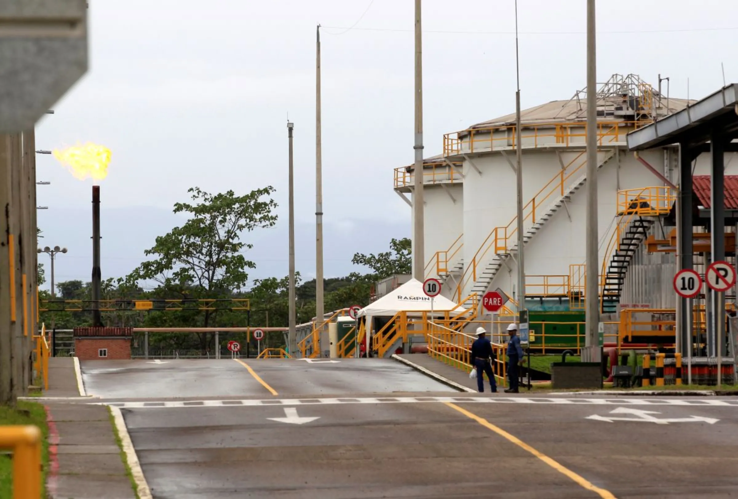Workers are seen at Ecopetrol's Castilla oil rig platform, in Castilla La Nueva, Colombia June 26, 2018. REUTERS/Luisa Gonzalez