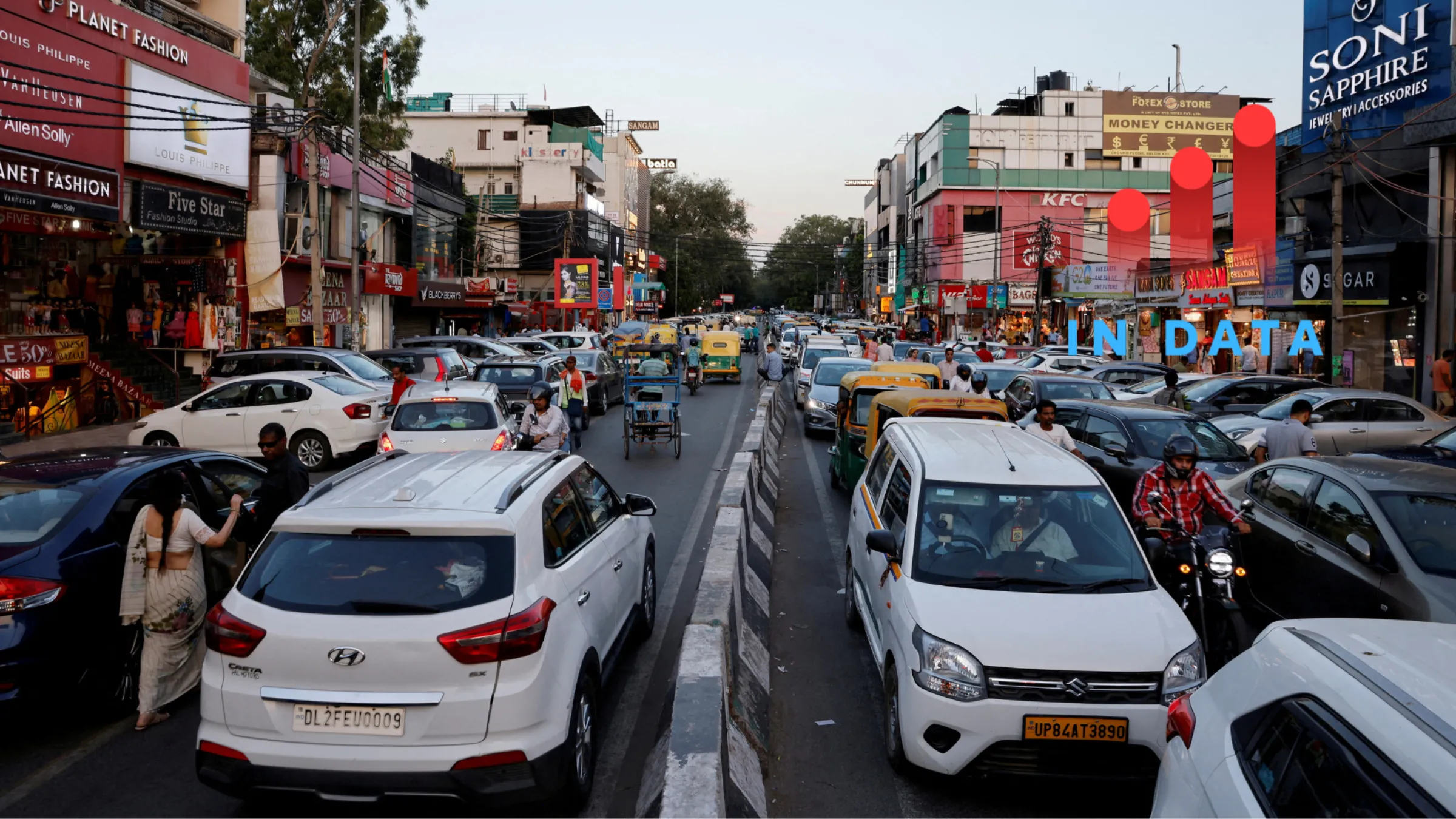 Traffic is seen on a street in New Delhi, India, September 5, 2023. REUTERS/Adnan Abidi