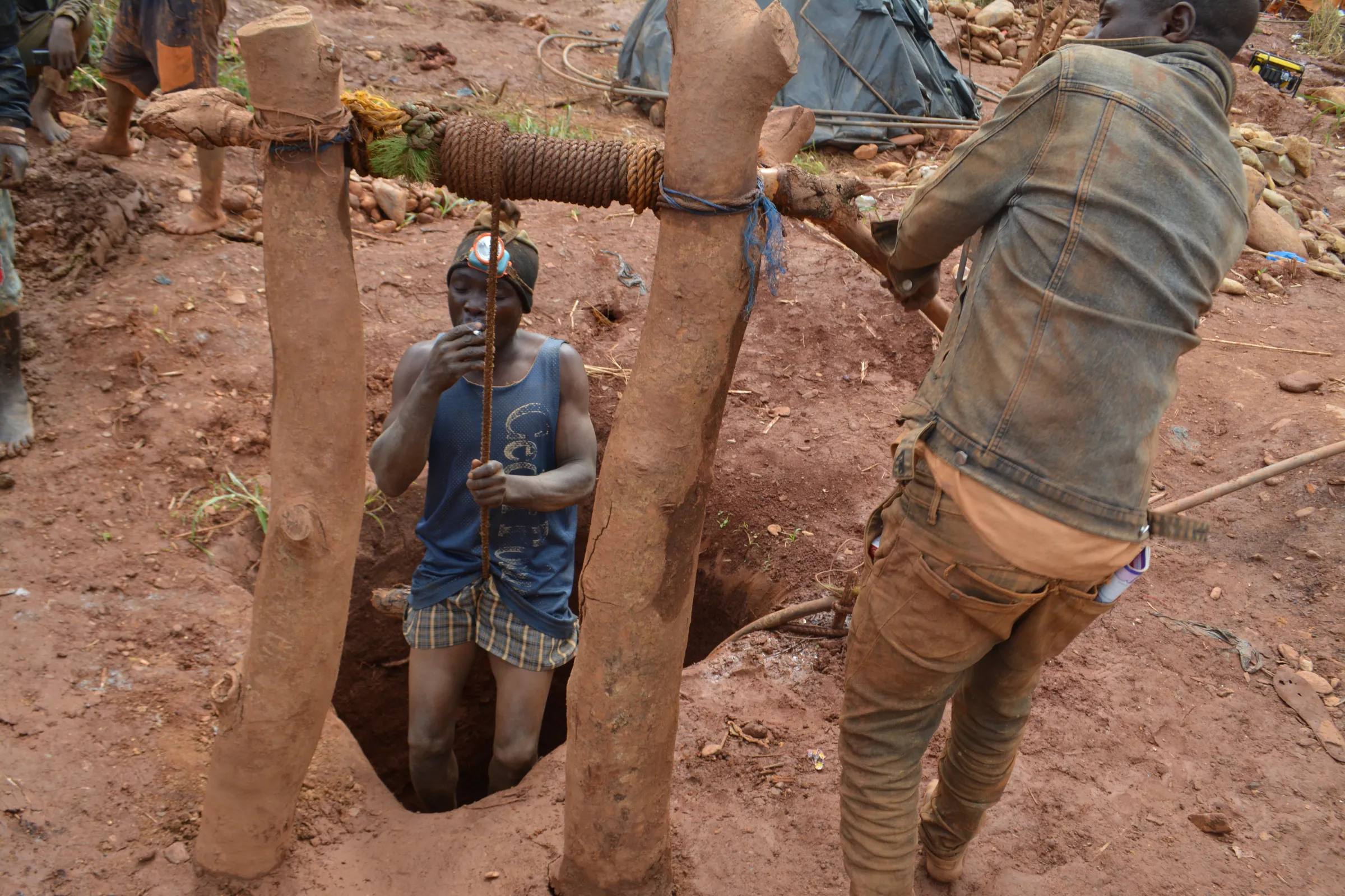 A miner descending into a pit where ore is extracted in Mucurumadze, Manica Province, Mozambique, 23 July, 2025. Thomson Reuters Foundation/Samuel Come