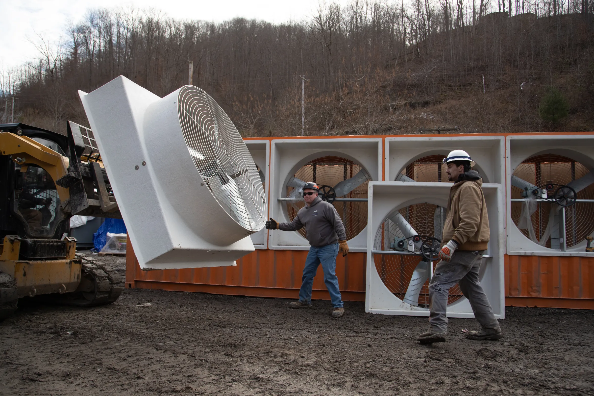 Construction workers move fans on Blockware’s new mining operation in Belfry, Kentucky, January 24, 2022. Thomson Reuters Foundation/Amira Karaoud