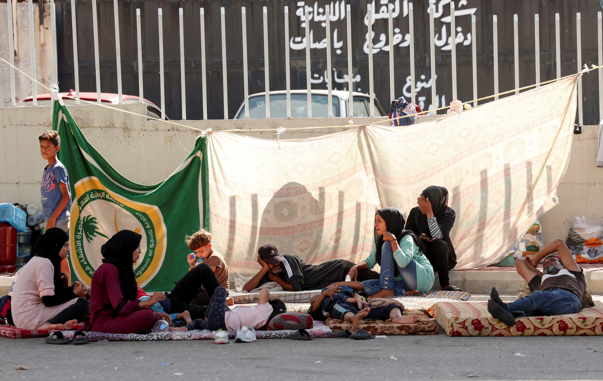 Syrian refugees take shelter in a parking lot in Sidon, Lebanon September 30, 2024. REUTERS/Aziz Taher
