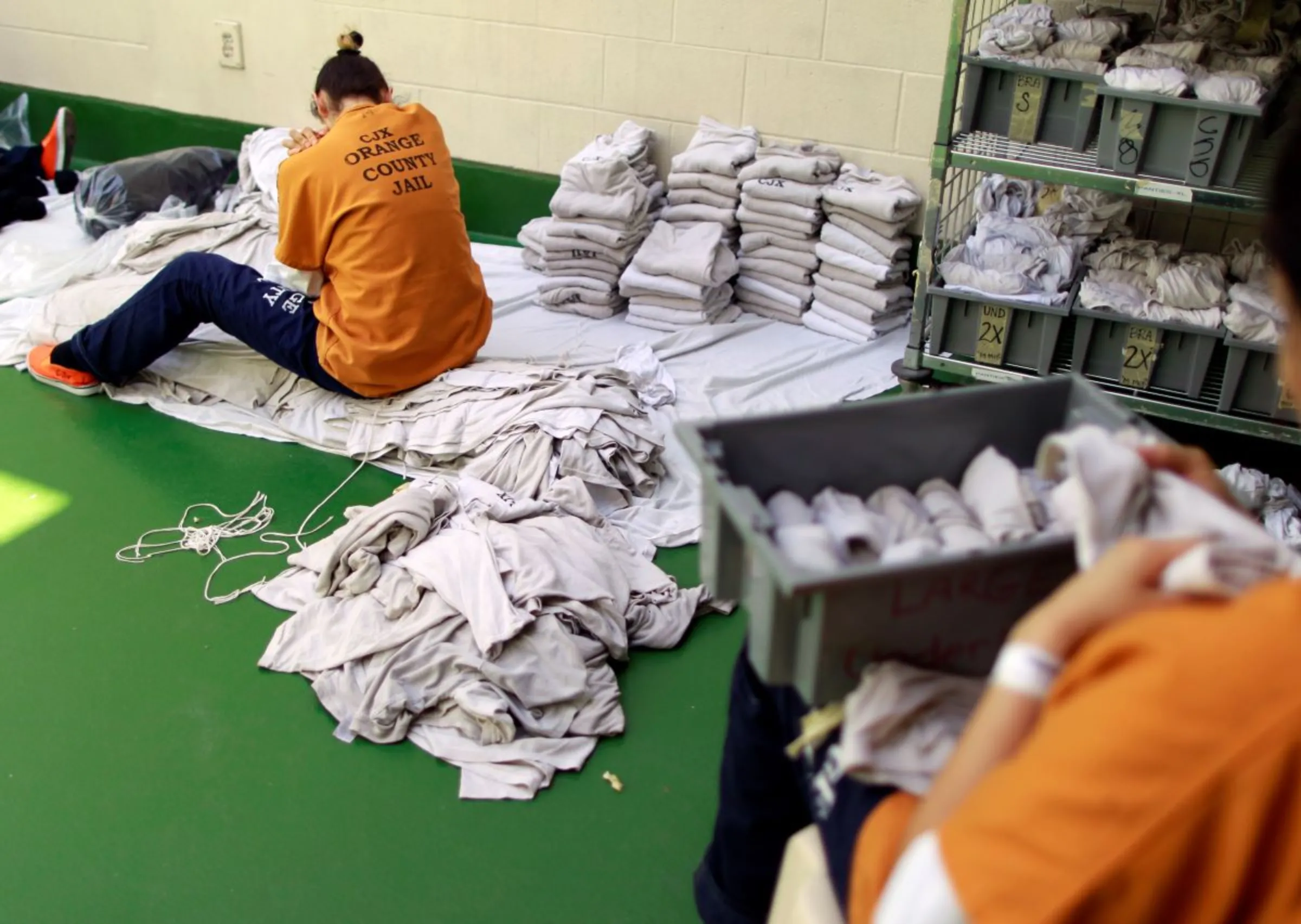 Inmates sort laundry at the Orange County jail in Santa Ana, California, May 24, 2011. REUTERS/Lucy Nicholson