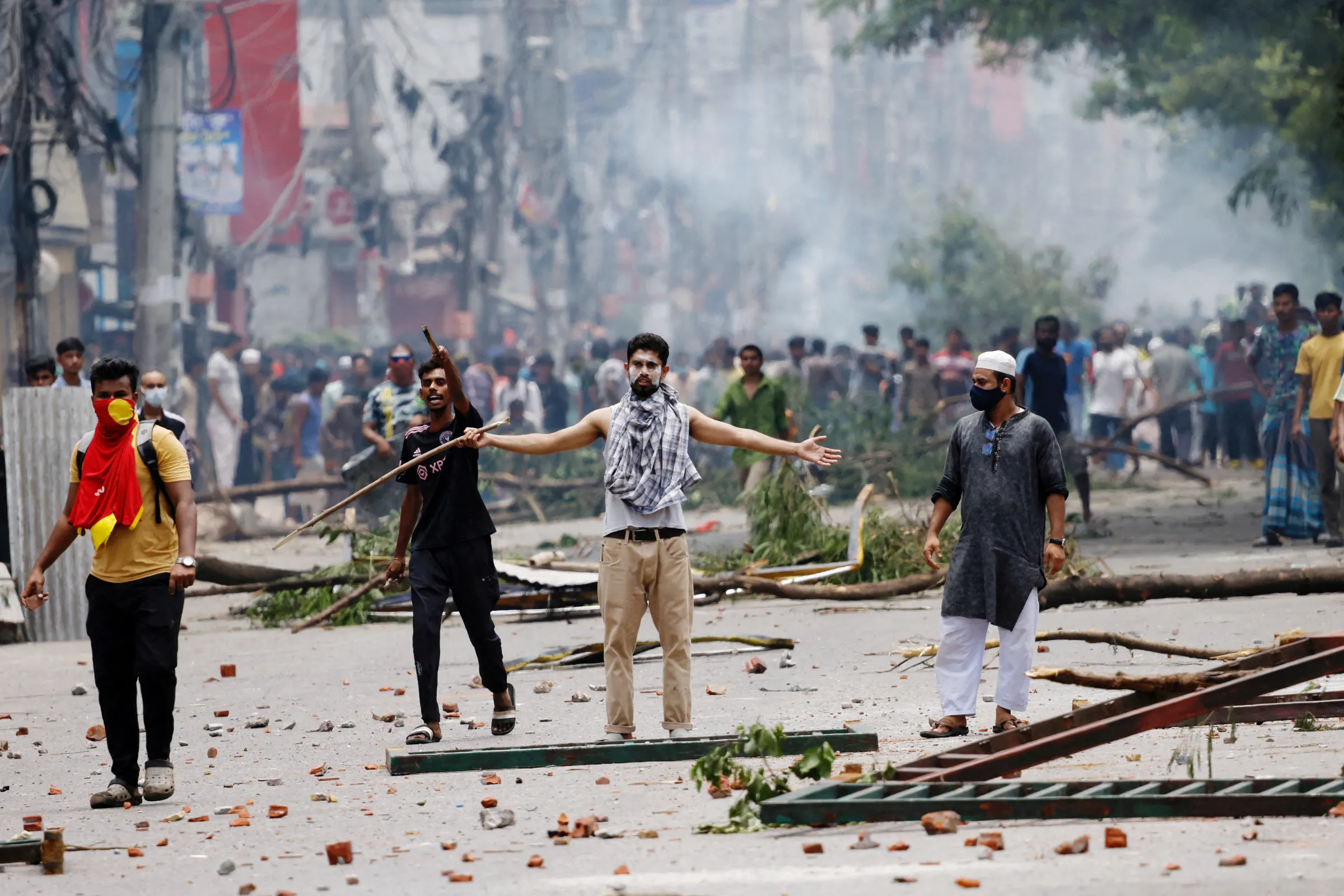 A demonstrator gestures as protesters clash with police after anti-quota protests by students, in Dhaka, Bangladesh, July 19, 2024. REUTERS/Mohammad Ponir Hossain