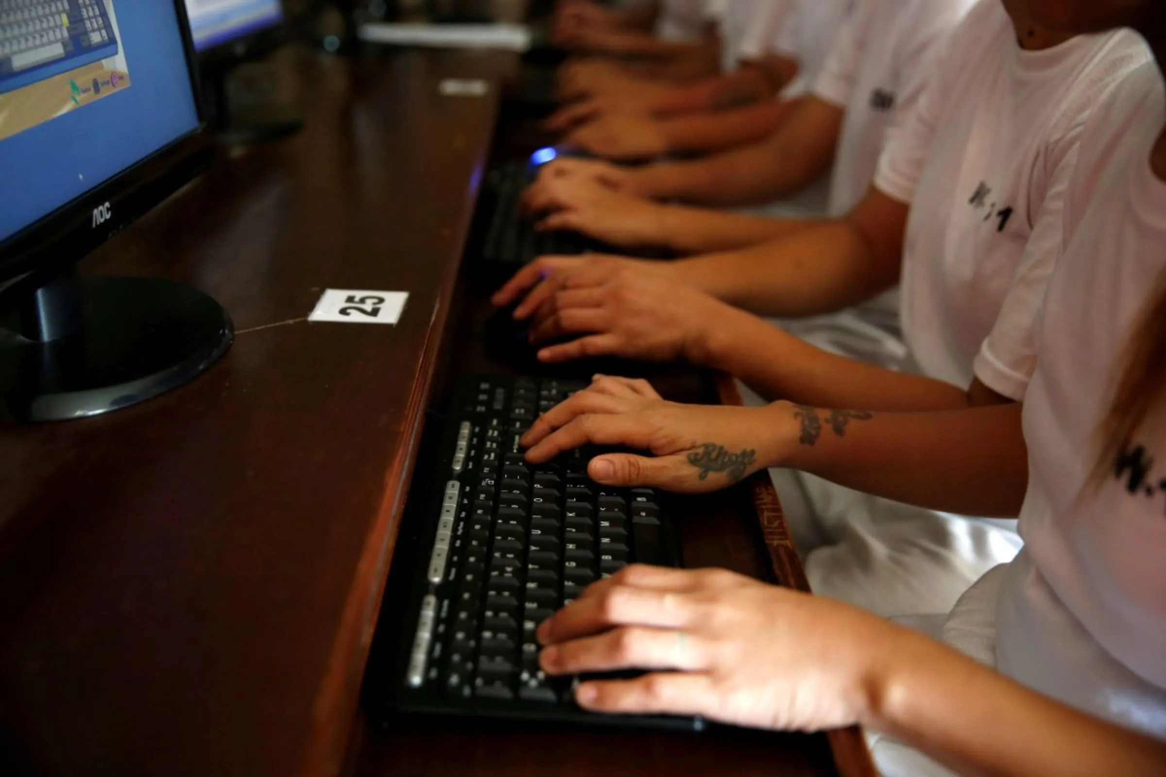 Users get computer training in Pampanga province, in northern Philippines, October 6, 2016