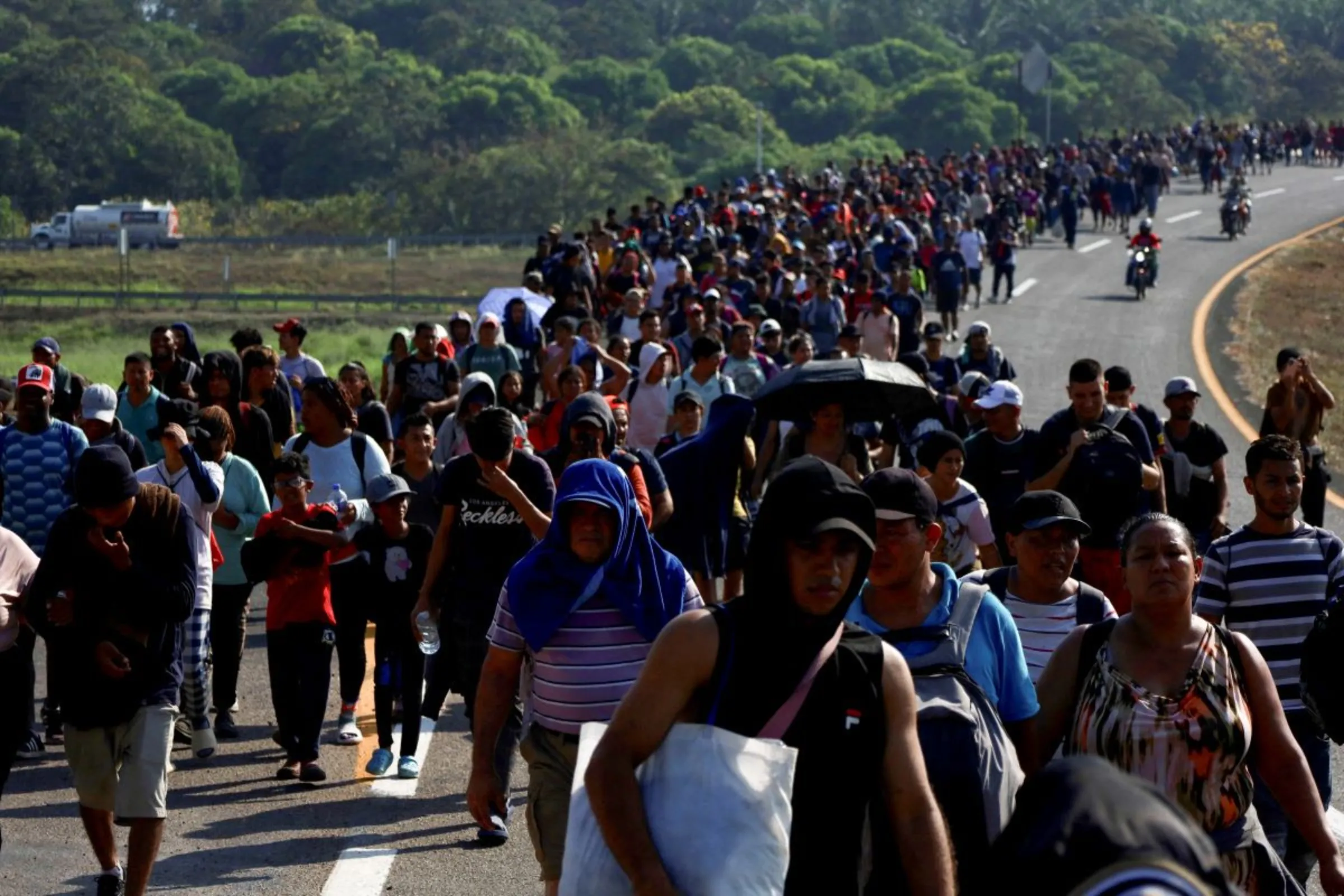 Migrants walk in a caravan towards the U.S. border, in Huixtla, Mexico, January 26, 2024. REUTERS/Jose Torres