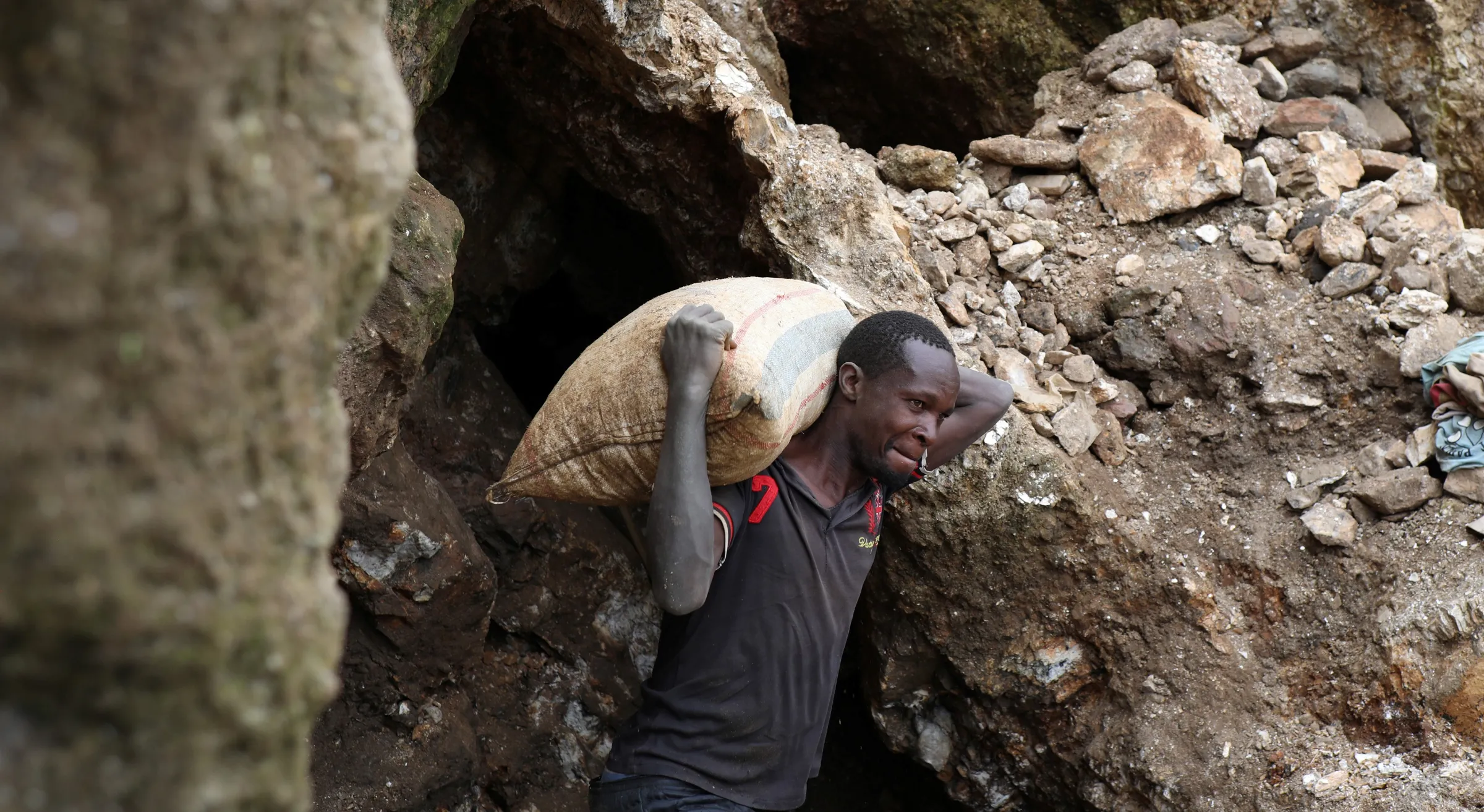 A miner works in a coltan mine in Birambo, Masisi territory, North Kivu Province of Democratic Republic of Congo, December 1, 2018. REUTERS/Goran Tomasevic