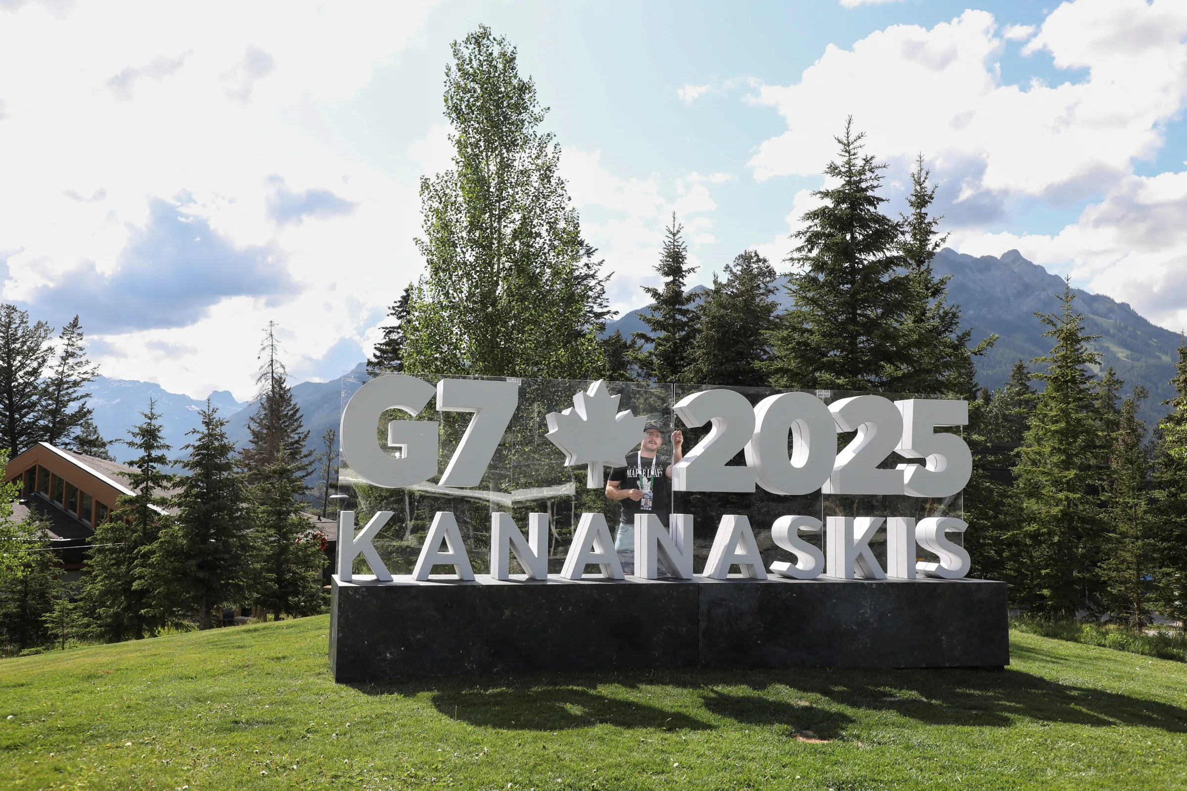 A worker prepares a sign ahead of the G7 summit at a satellite location in Banff, Alberta, Canada, June 14, 2025. REUTERS/Amber Bracken