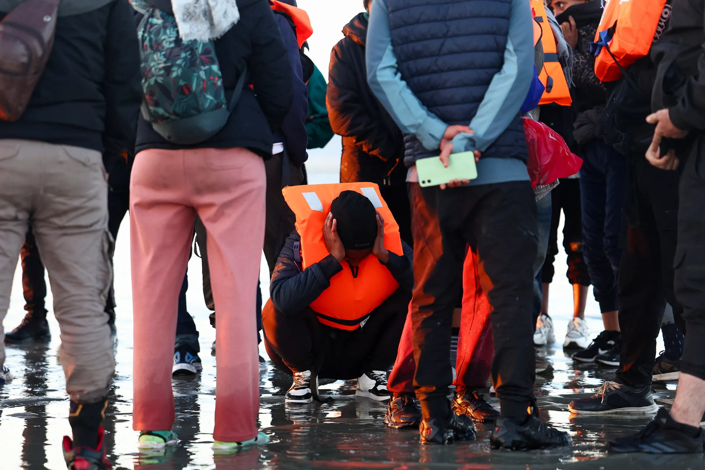 A group of migrants gathers to attempt  to cross the English Channel to reach Britain, from the beach of Petit-Fort-Philippe in Gravelines, near Calais, France, September 27, 2025. REUTERS/Abdul Saboor