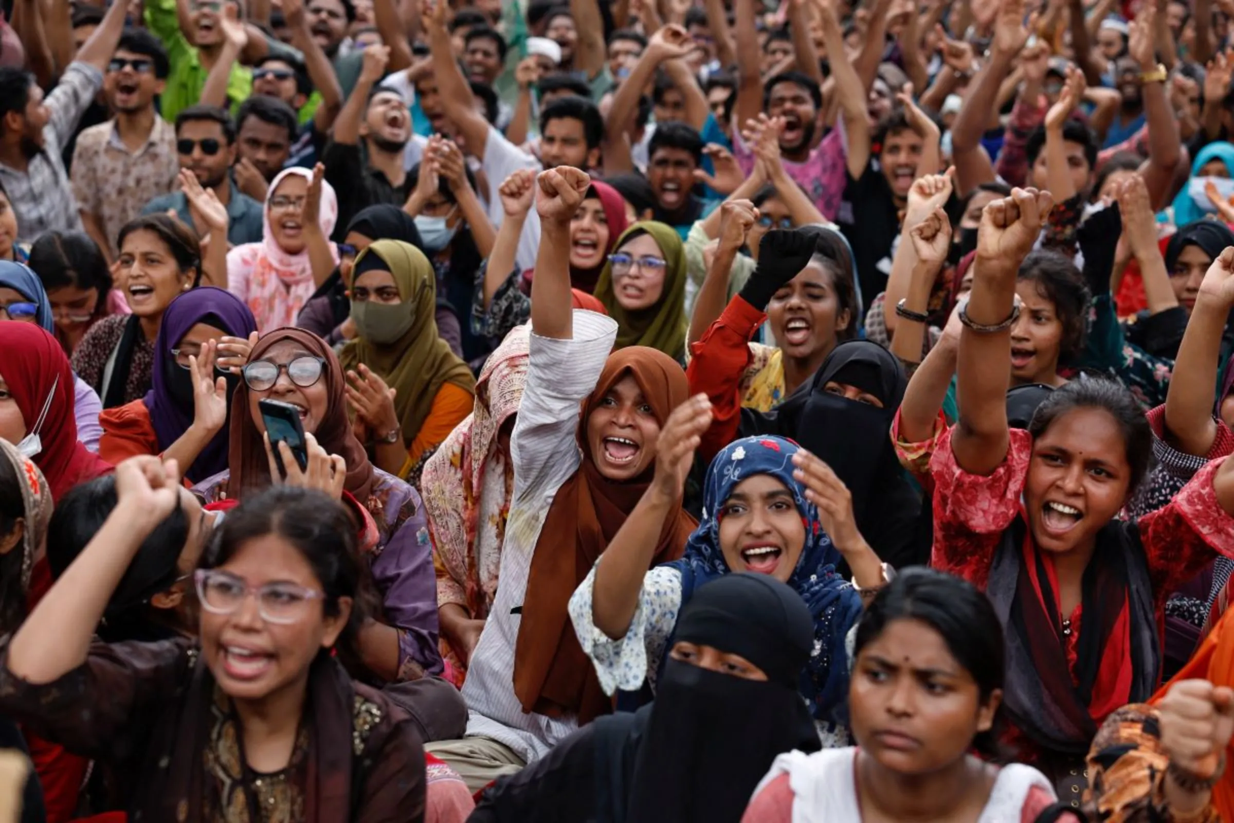 Students and job seekers shouts slogans as they protest to ban quotas for government job at Shahbagh Square in Dhaka, Bangladesh, July 3, 2024. REUTERS/Mohammad Ponir Hossain