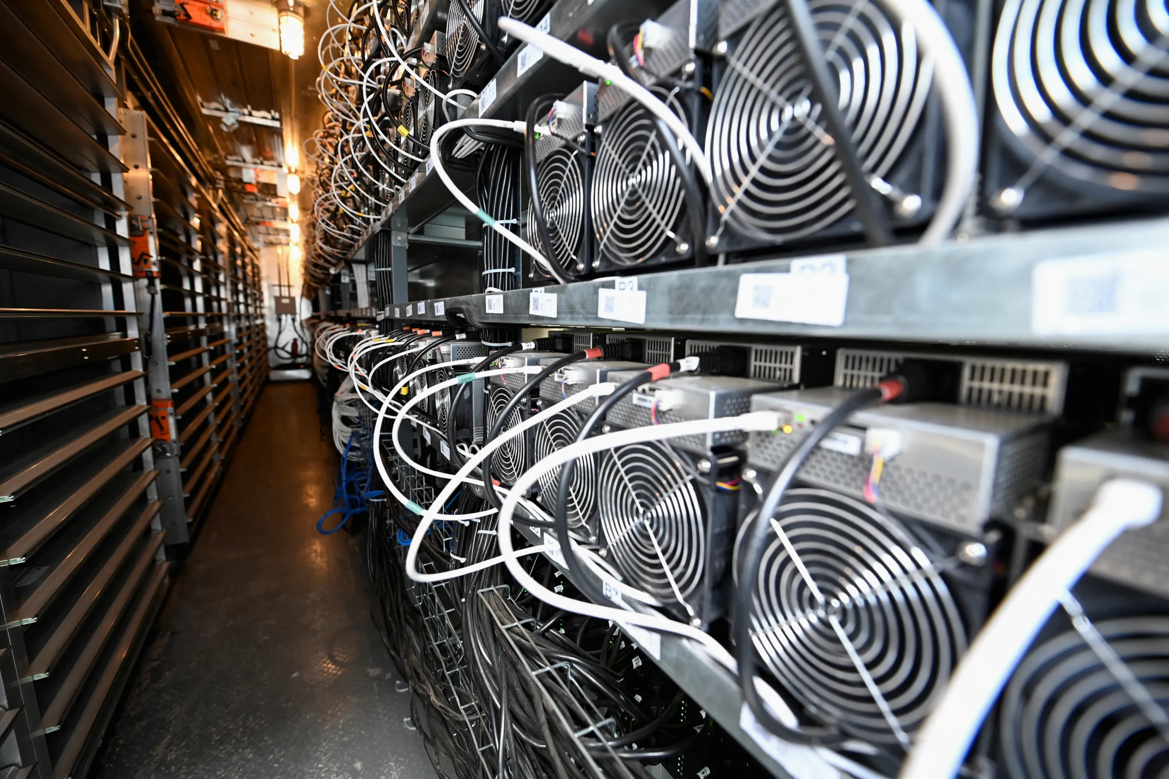 A bank of cryptocurrency miners operates at the Scrubgrass Plant in Kennerdale, Pennsylvania, U.S., March 8, 2022. Picture taken March 8, 2022. REUTERS/Alan Freed