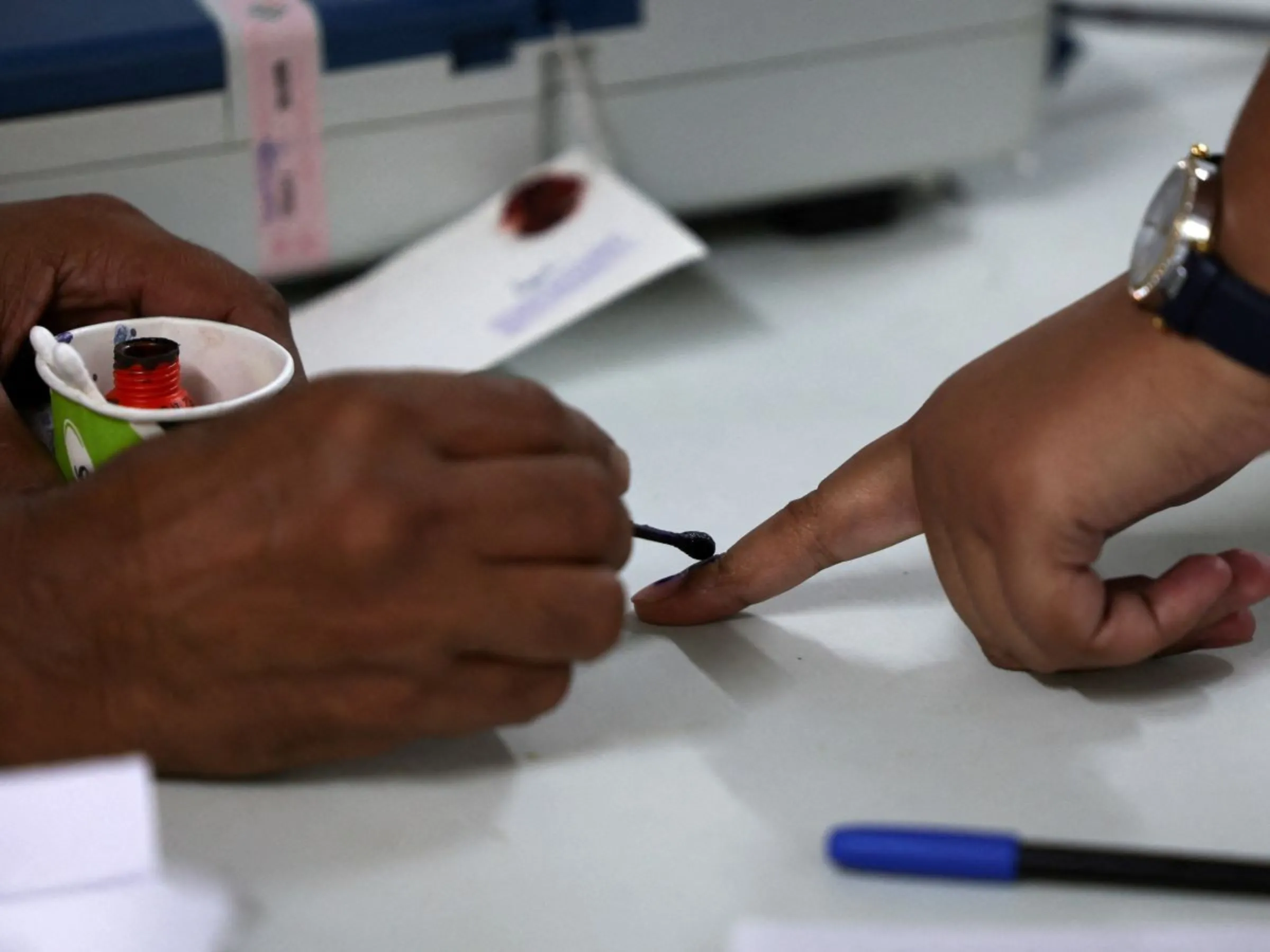 An election official marks the finger of a Kashmiri migrant with indelible ink at a special polling booth set up for Kashmiri migrants during the fourth phase of the general election in New Delhi, India, May 13, 2024. REUTERS/Anushree Fadnavis