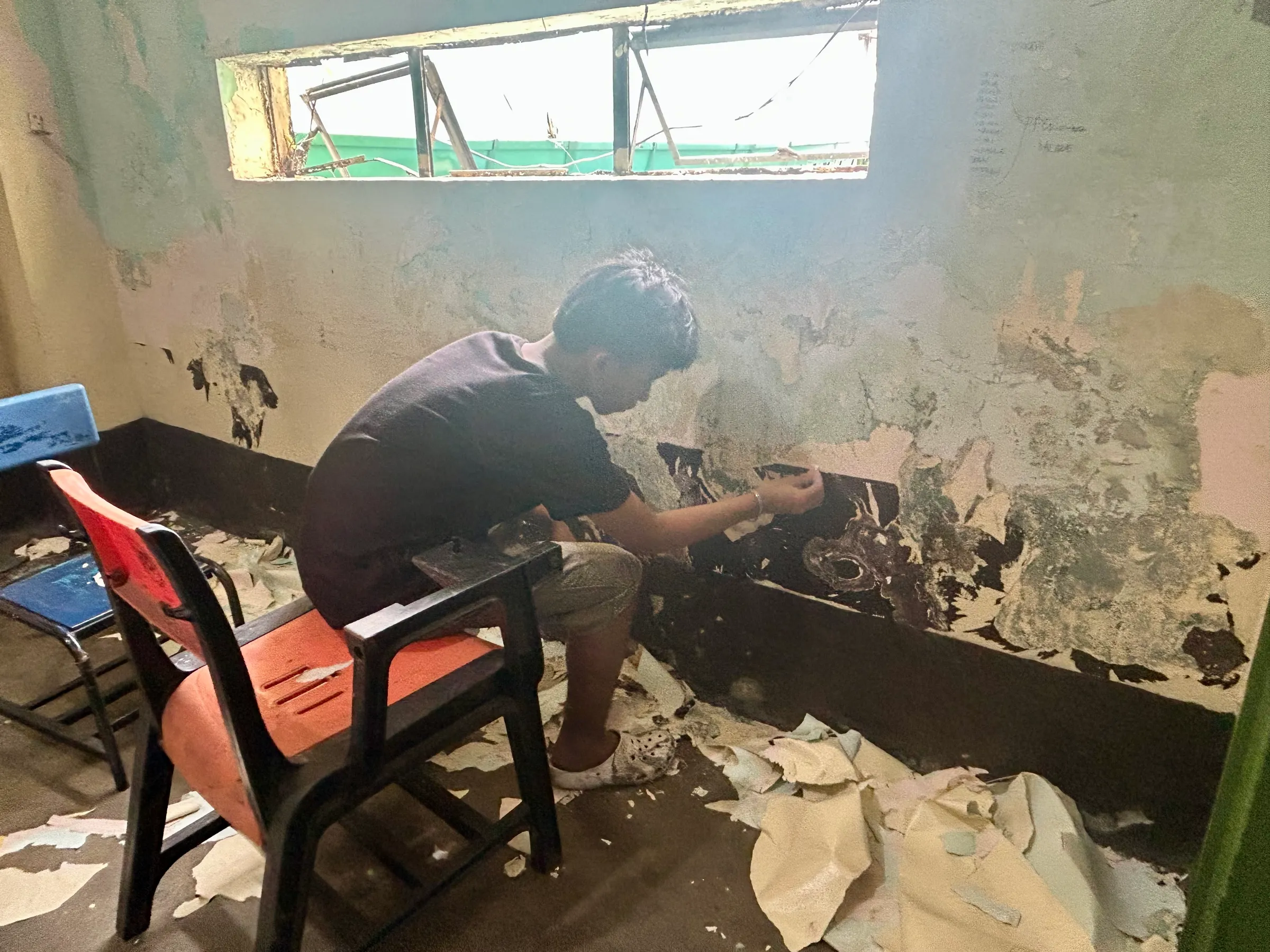 Parents, teachers and students volunteer to clean and repair classrooms a week before schools open in this school in Caloocan City, Philippines. June 13, 2025. Thomson Reuters Foundation/Mariejo Ramos