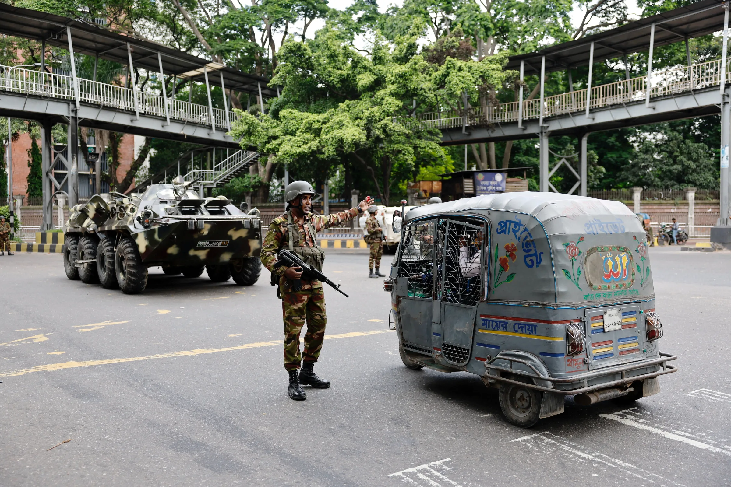 Members of the Bangladesh Army are seen on duty on the second day of curfew, as violence erupted in parts of the country after protests by students against government job quotas, in Dhaka, Bangladesh, July 21, 2024. REUTERS/Mohammad Ponir Hossain