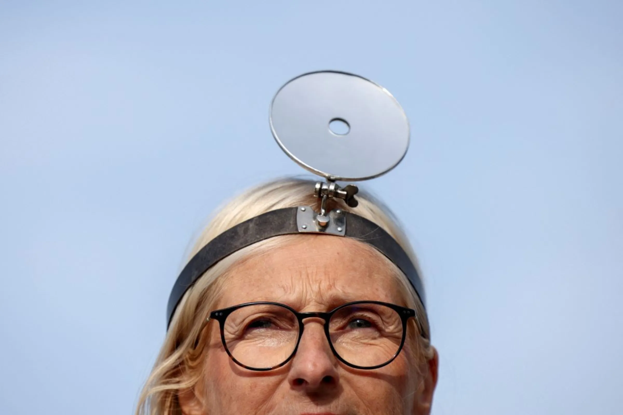A doctor wears a head mirror during a protest against the health policy of the German government in Berlin, Germany, October 2, 2023. REUTERS/Lisi Niesner
