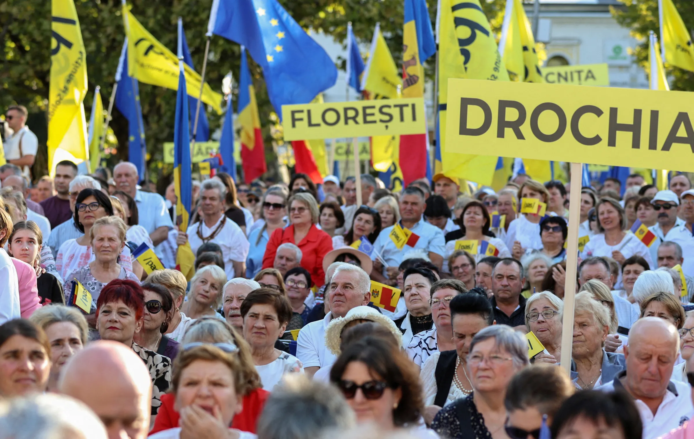 People attend a rally launching the election campaign of the pro-European Party of Action and Solidarity (PAS) ahead of the parliamentary elections, in Chisinau, Moldova August 29, 2025. REUTERS/Vladislav Culiomza