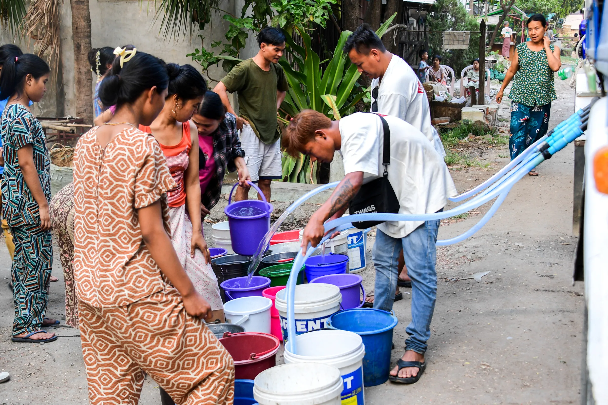 People queue for water from a donation water truck following a strong earthquake in Pyawbwe township, Mandalay, Myanmar, April 4, 2025. REUTERS/Stringer